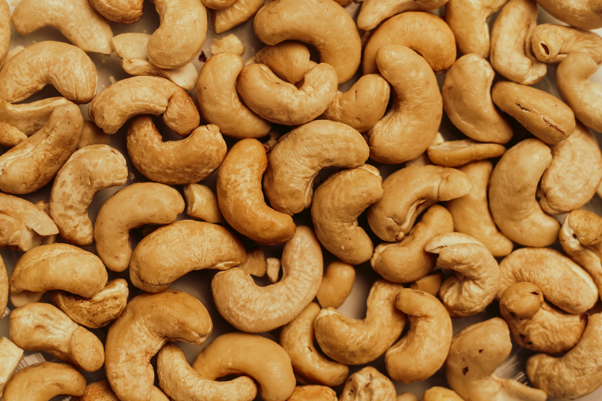 Whole cashew kernels in export grades